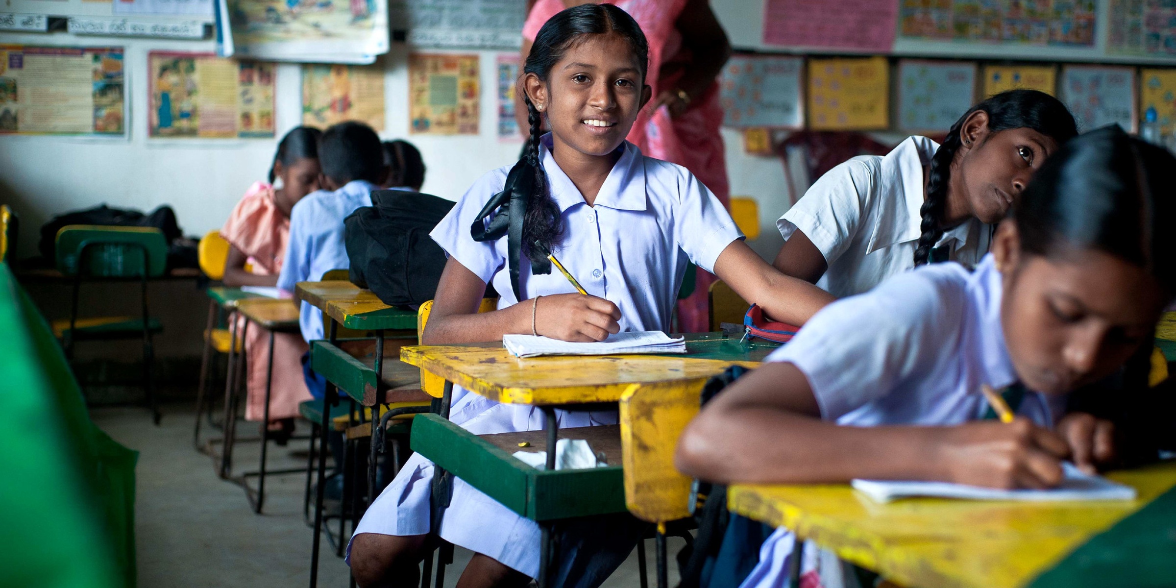 Youth in the classroom. Credit: Deshan Tennekoon/World Bank